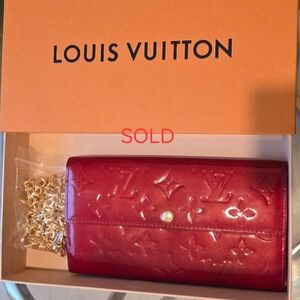 Sarah patent leather wallet Louis Vuitton With Complimentary Chain For Crossbody